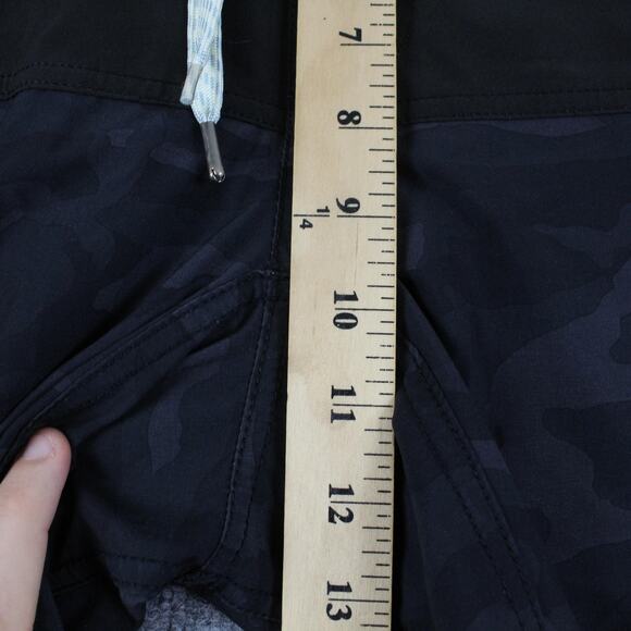 Vuori Shorts Mens Medium Kore Lined 8 Black Camo Athletic Running Gym - Picture 9 of 11